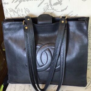 *Live Show Listing* CHANEL Black Quilted CC Leather Shoulder Tote